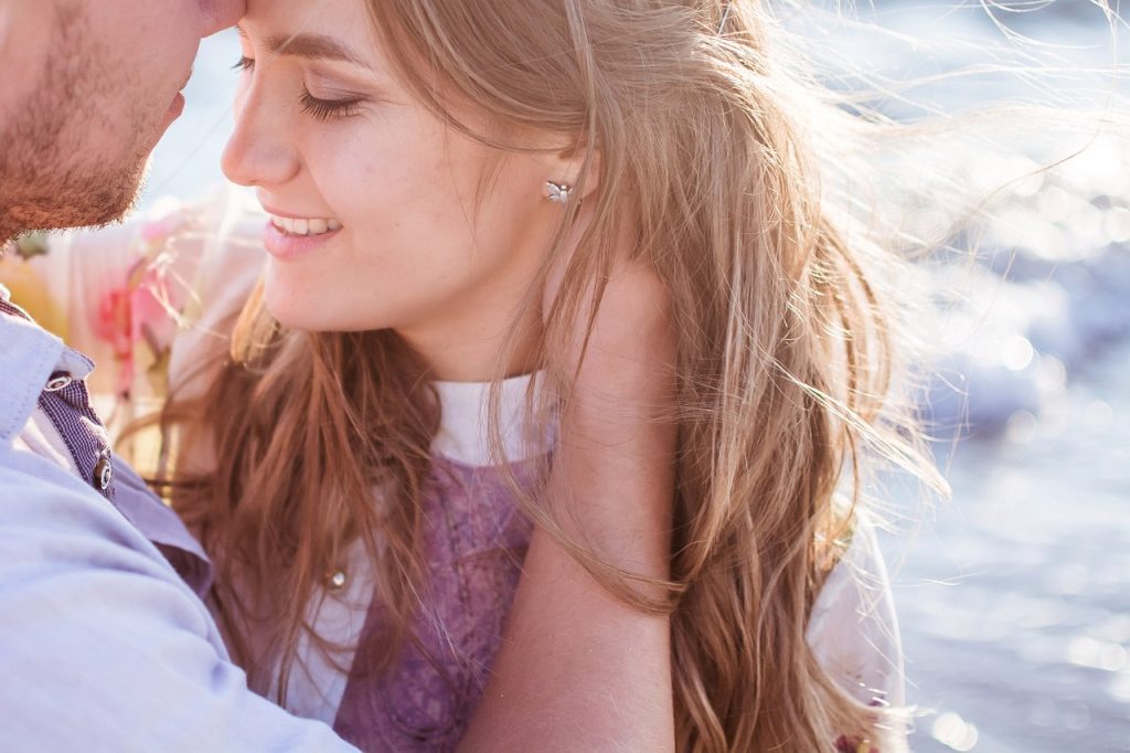 Comment montrer subtilement à un homme qu'il vous plaît ?