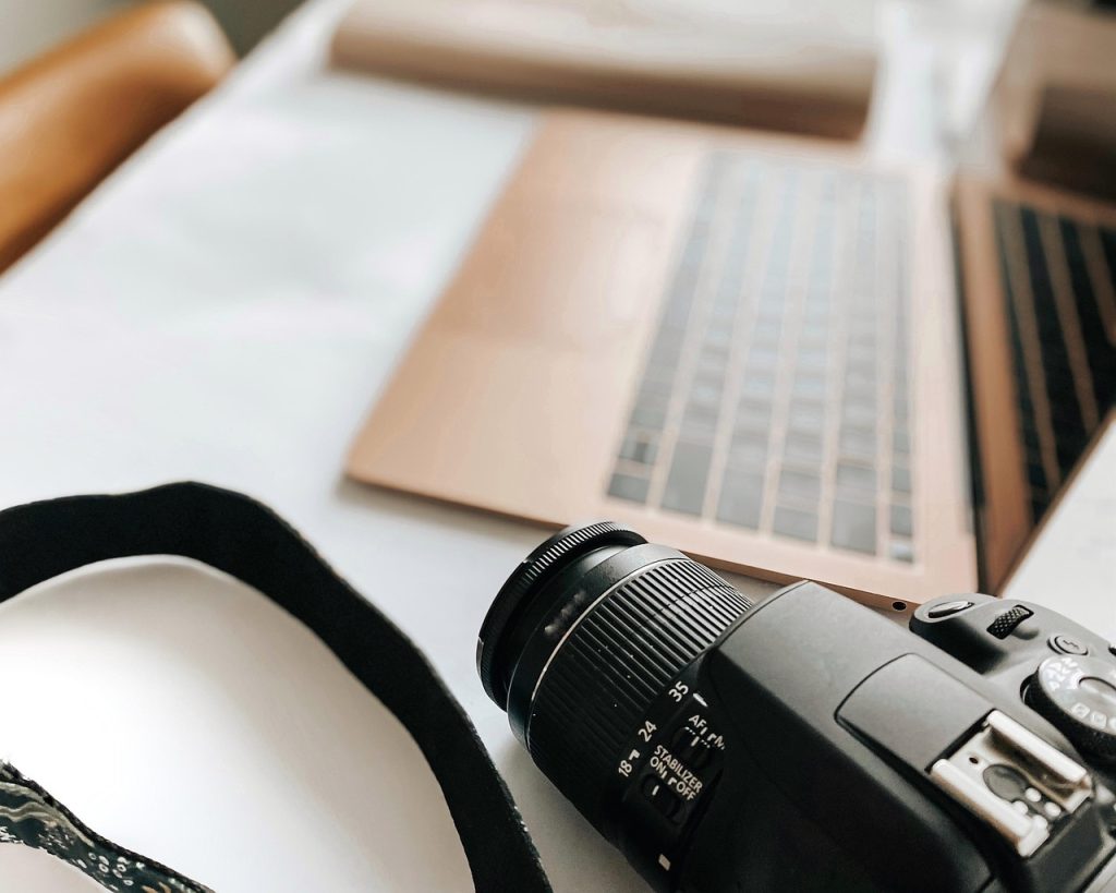 découvrez le reverse guest blogging : une stratégie innovante où vous invitez des experts à rédiger des articles sur votre site, afin de gagner en crédibilité, enrichir votre contenu et attirer une audience ciblée.
