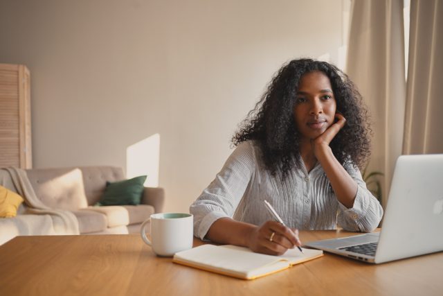 Tarifs de la rédaction de contenu en offshore : freelances et agences comparés